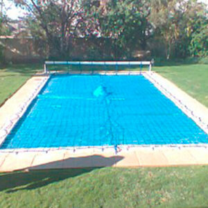 solar pool cover with safety net
